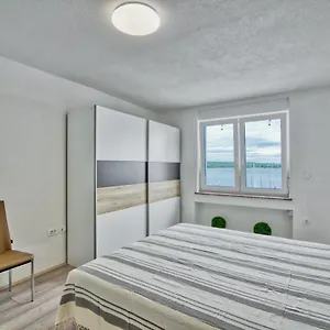  Apartment Marina With Sea View Kroatien